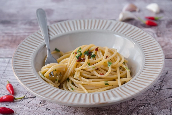 Spaghetti aglio, olio e peperoncino: Ricetta originale napoletana